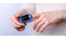 Ujjra csíptethető pulzoximéter, pulzusmérő és véroxigénszint mérő